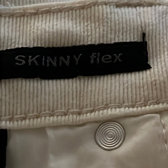 CJ Black Premium ivory ripped five pocket skinny flex jeans Sz 30 / 30 - Picture 6 of 7